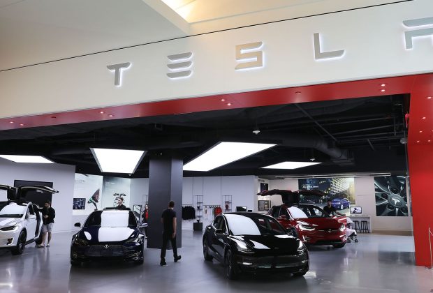 Tesla annonce que quatre de ses administrateurs quitteront bientôt l'entreprise