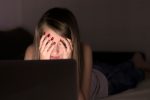 La loi britannique sur le revenge porn n'est pas appliquée correctement