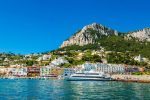 Les touristes de Capri condamnés à une amende de 500 € pour avoir utilisé du plastique - d'autres destinations suivront-elles ?