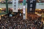Les manifestations à Hong-Kong provoquent l'annulation de vols et le blocage de routes